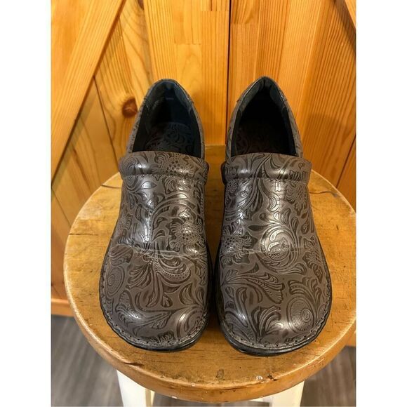 BOC Born Gray Closed Heel Clogs Sz 10M - Picture 2 of 8